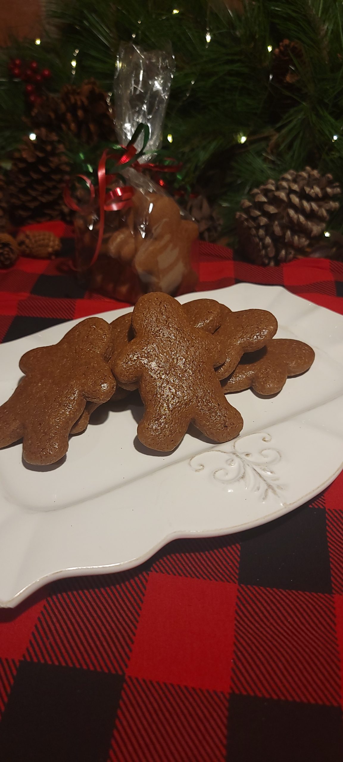 Mini Gingerbread Cookie 6 pack (6 hand cut uniced 'lil gingerbread men-a lovely hostess gift!)