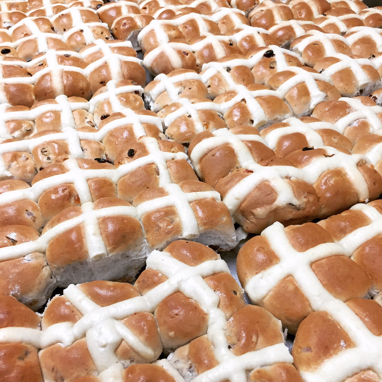 Hot Cross Buns Uniced 6 Pack (spiced hot cross buns bursting with plump sultana raisins & candied fruit topped with a hand piped pastry cross)